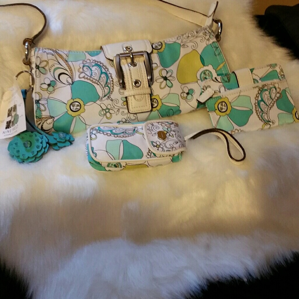 NWT Nine West floral canvas bag w accessories